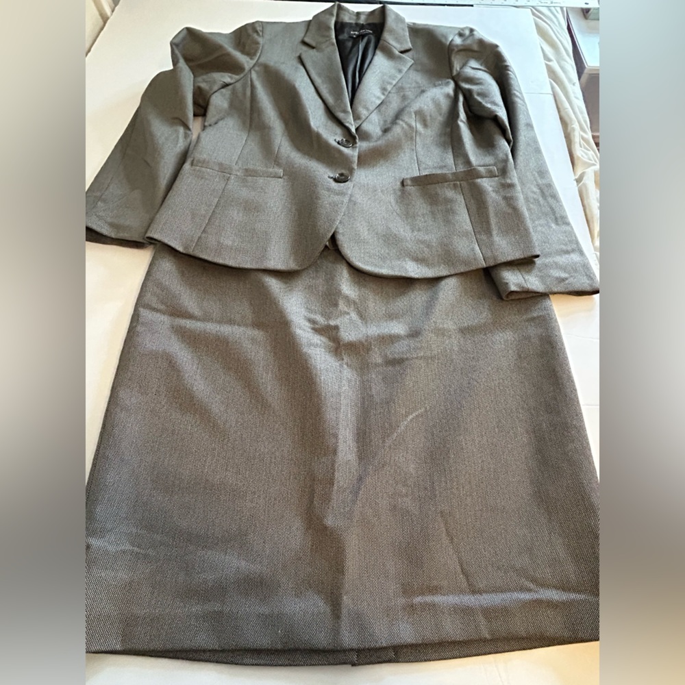Jones New York Black & cream patterned Two-Piece suit with Blazer & Pencil Skirt
